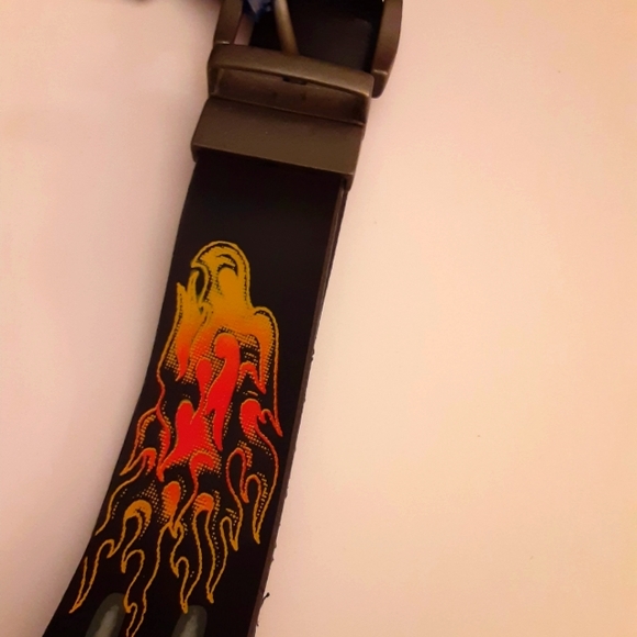 Amity black belt with faux chain links and bird pattern - Picture 6 of 12